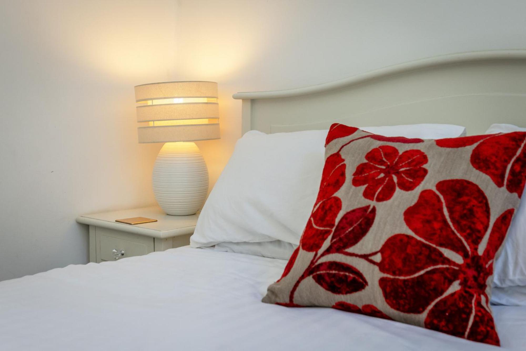 Traditional 3 Bedroom Quiet Duplex Flat By High St, Trams And Buses - Just 1-5 Miles To Centre إدنبرة المظهر الخارجي الصورة