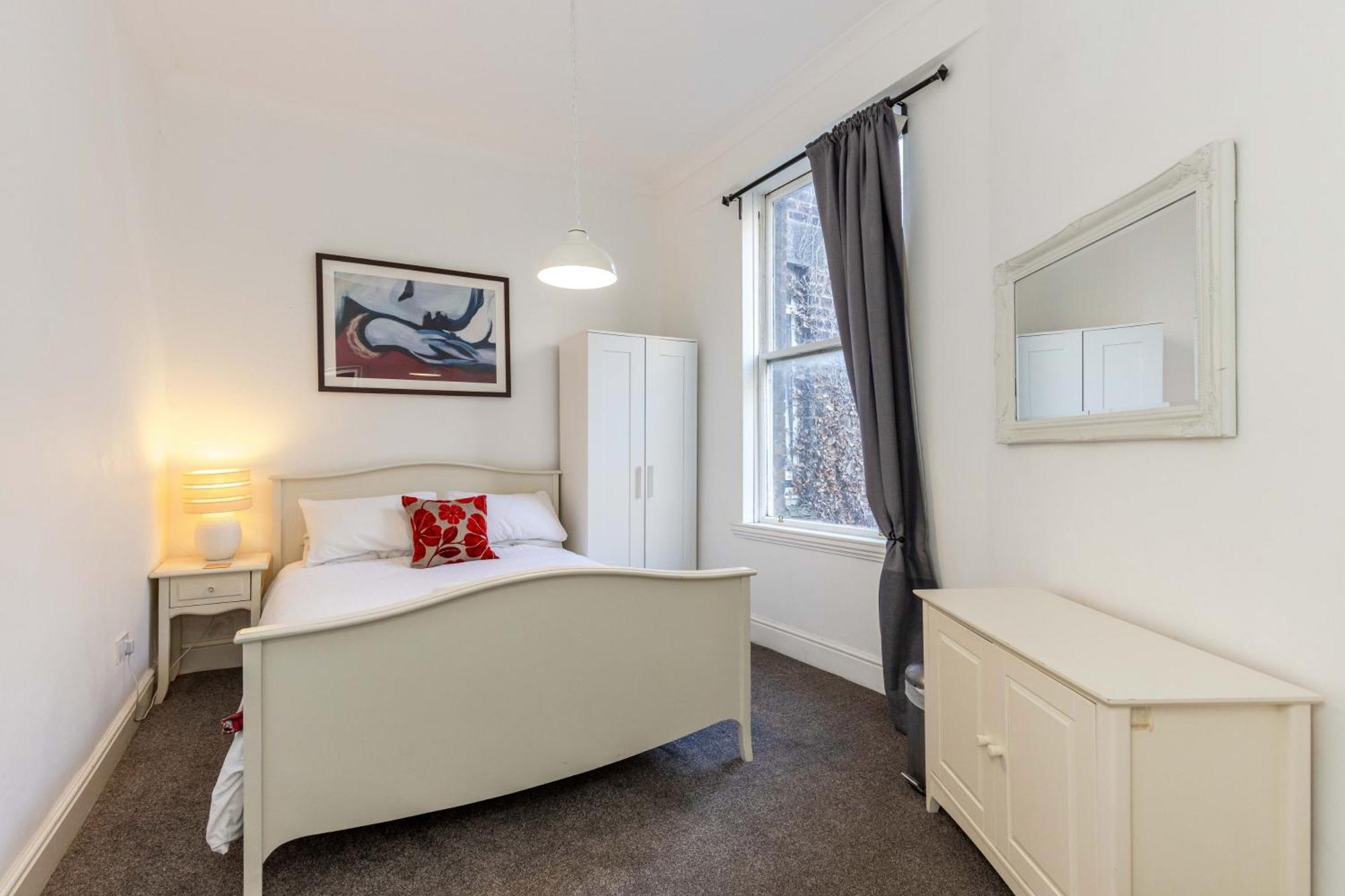 Traditional 3 Bedroom Quiet Duplex Flat By High St, Trams And Buses - Just 1-5 Miles To Centre إدنبرة المظهر الخارجي الصورة