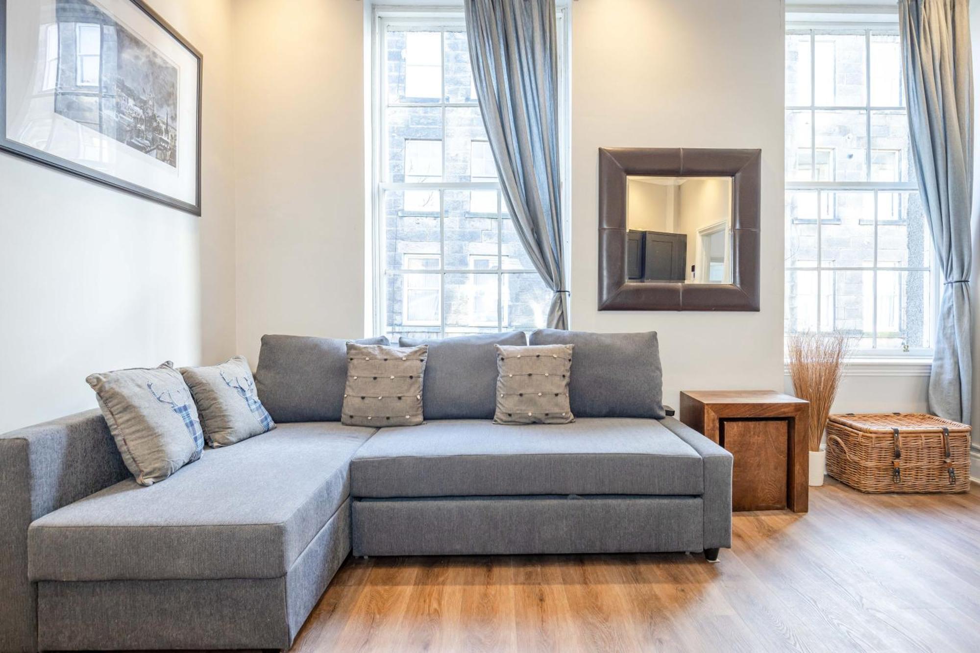 Traditional 3 Bedroom Quiet Duplex Flat By High St, Trams And Buses - Just 1-5 Miles To Centre إدنبرة المظهر الخارجي الصورة