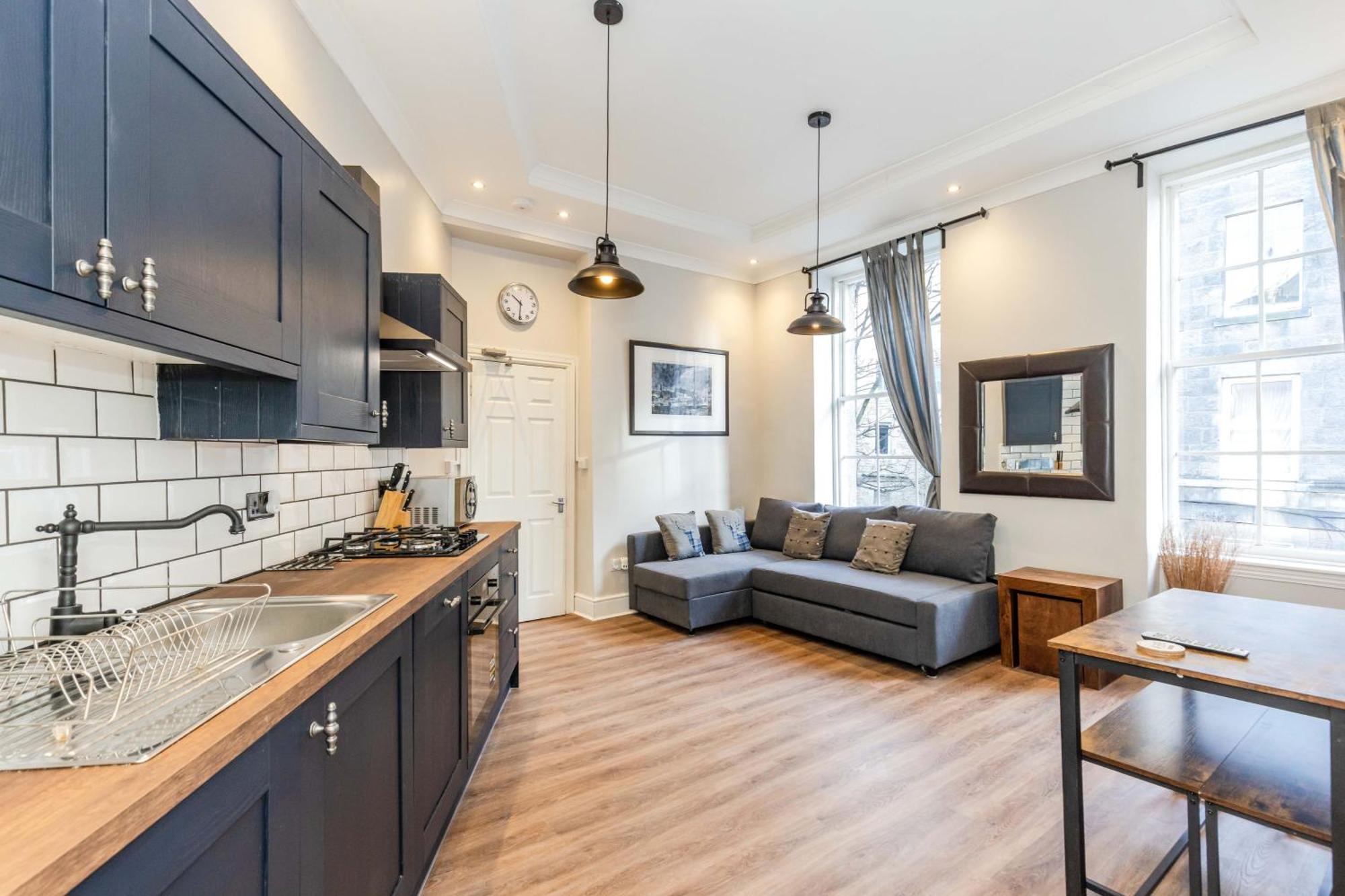 Traditional 3 Bedroom Quiet Duplex Flat By High St, Trams And Buses - Just 1-5 Miles To Centre إدنبرة المظهر الخارجي الصورة