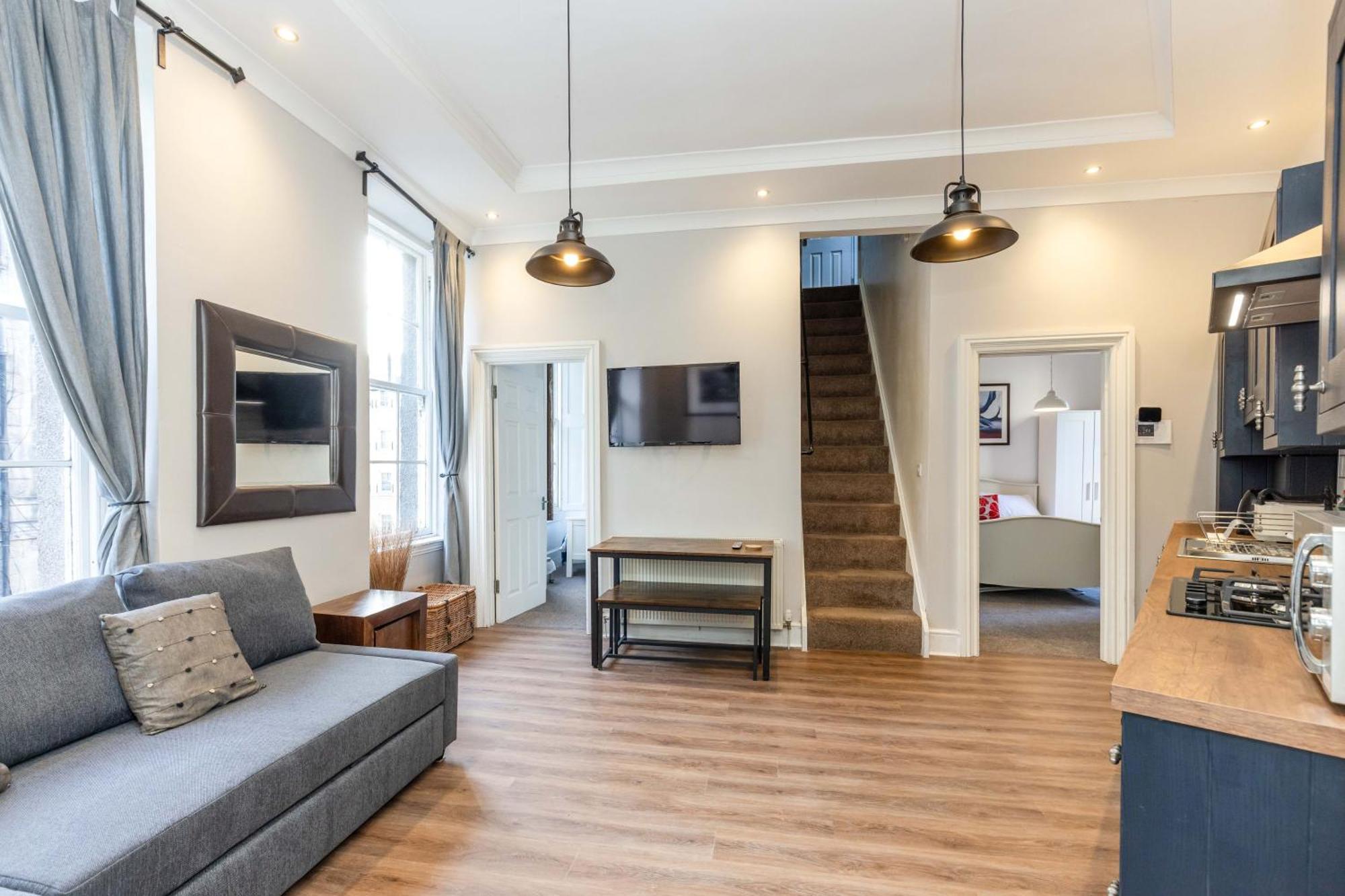 Traditional 3 Bedroom Quiet Duplex Flat By High St, Trams And Buses - Just 1-5 Miles To Centre إدنبرة المظهر الخارجي الصورة