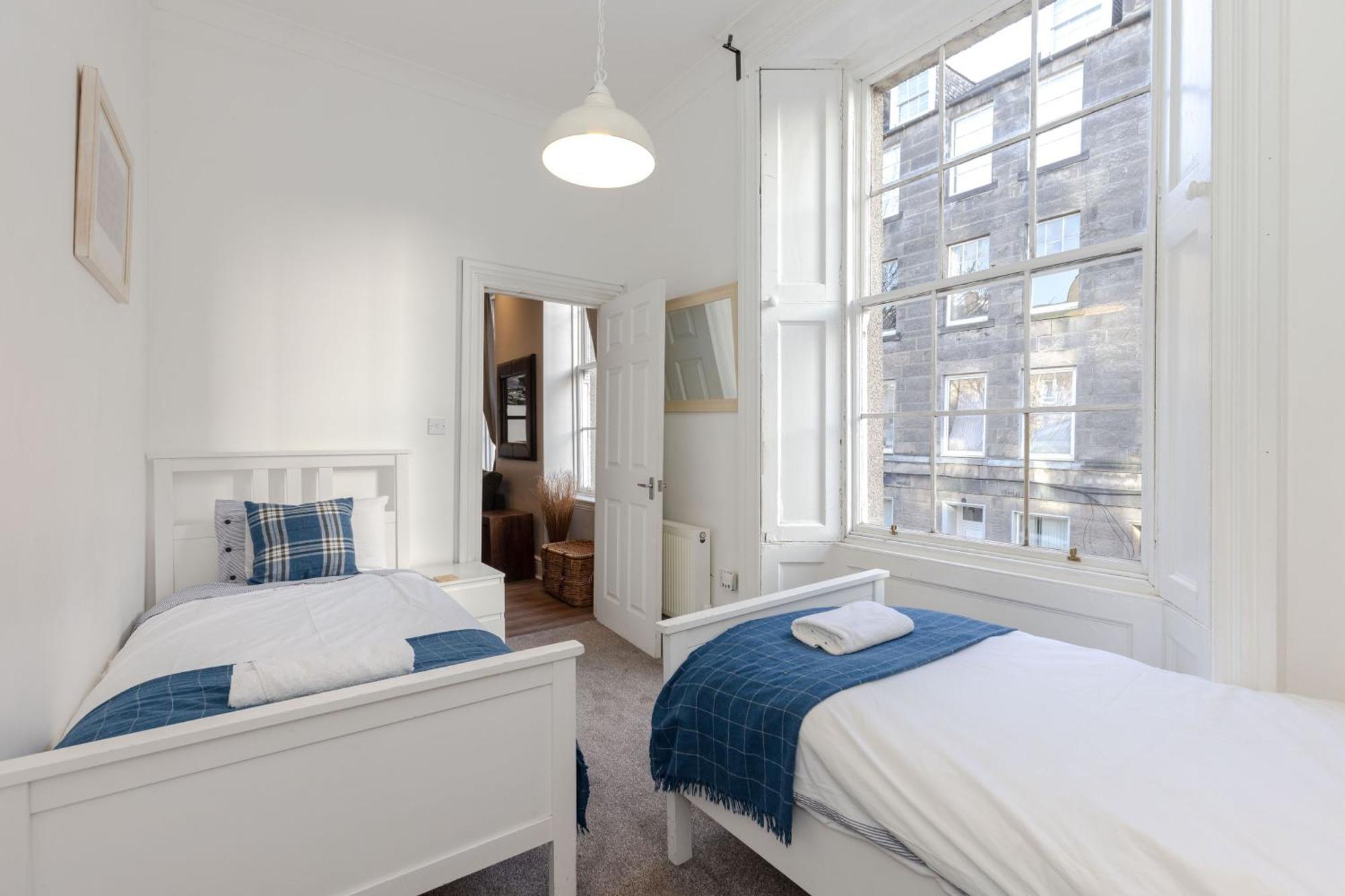 Traditional 3 Bedroom Quiet Duplex Flat By High St, Trams And Buses - Just 1-5 Miles To Centre إدنبرة المظهر الخارجي الصورة